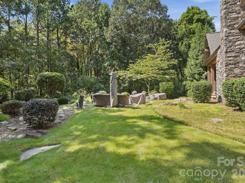 9208 Flying Eagle Lane, Charlotte, NC 28278.  MLS# CAR4422278, YatesRealty ID 31033. 