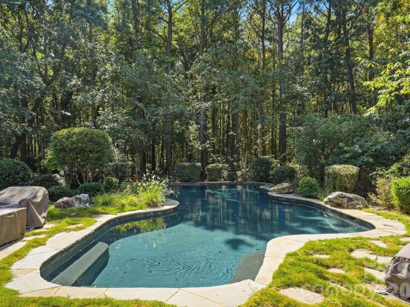 9208 Flying Eagle Lane, Charlotte, NC 28278.  MLS# CAR4422278, YatesRealty ID 31033. 