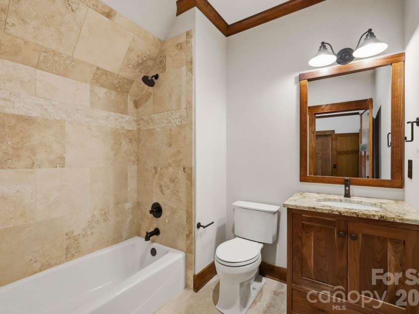 9208 Flying Eagle Lane, Charlotte, NC 28278.  MLS# CAR4422278, YatesRealty ID 31033. 
