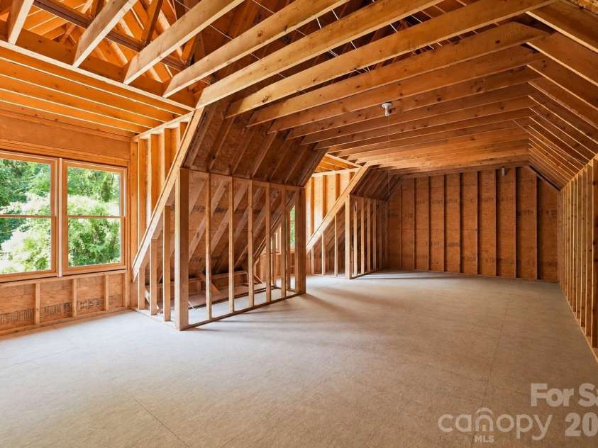 9208 Flying Eagle Lane, Charlotte, NC 28278.  MLS# CAR4422278, YatesRealty ID 31033. 