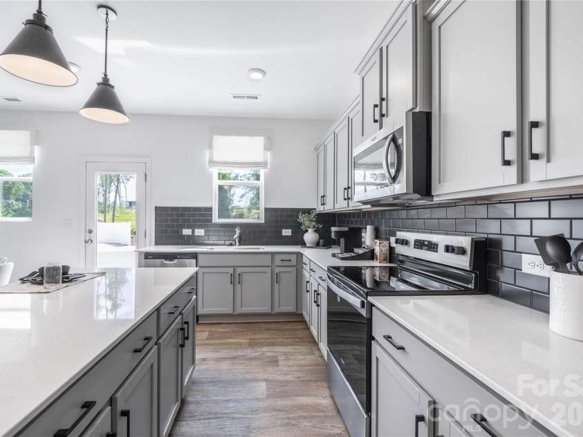 2928 Smithcliff Road, Charlotte, NC 28208.  MLS# CAR4374490, YatesRealty ID 31034. 