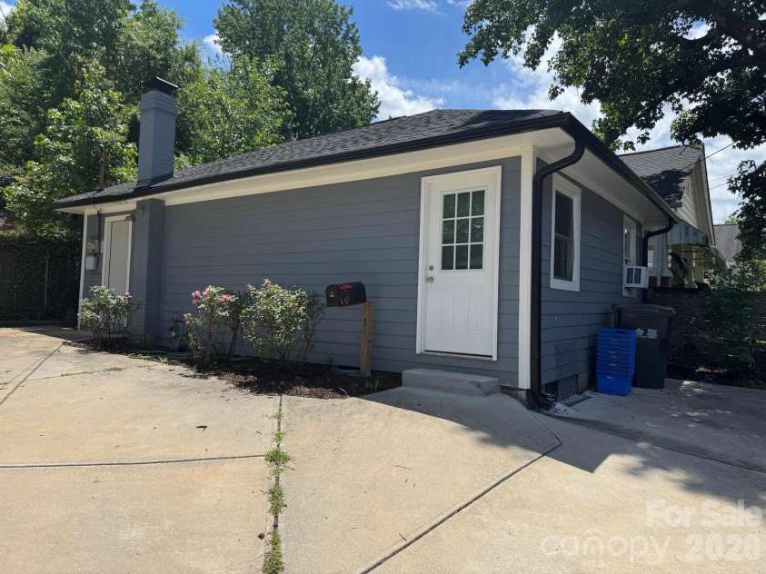 1416 Parkwood Avenue, Charlotte, NC 28205.  MLS# CAR4388760, YatesRealty ID 31035. ADU - 4
