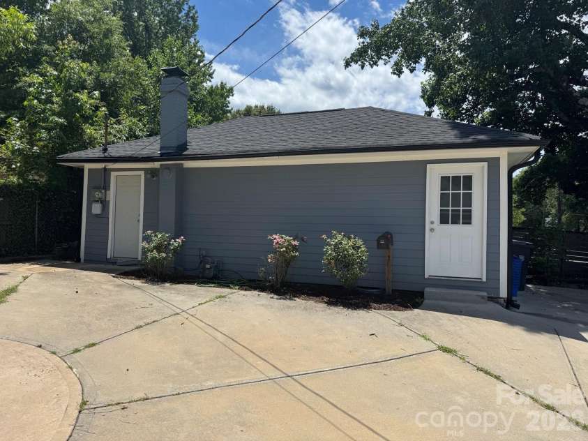 1416 Parkwood Avenue, Charlotte, NC 28205.  MLS# CAR4388760, YatesRealty ID 31035. ADU Front 2