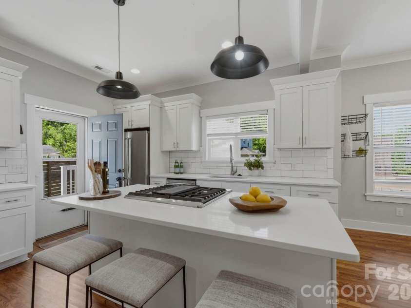 1416 Parkwood Avenue, Charlotte, NC 28205.  MLS# CAR4420784, YatesRealty ID 31035. 