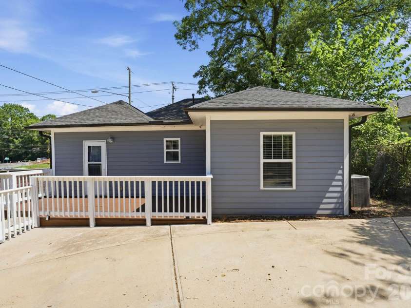 1416 Parkwood Avenue, Charlotte, NC 28205.  MLS# CAR4420784, YatesRealty ID 31035. 