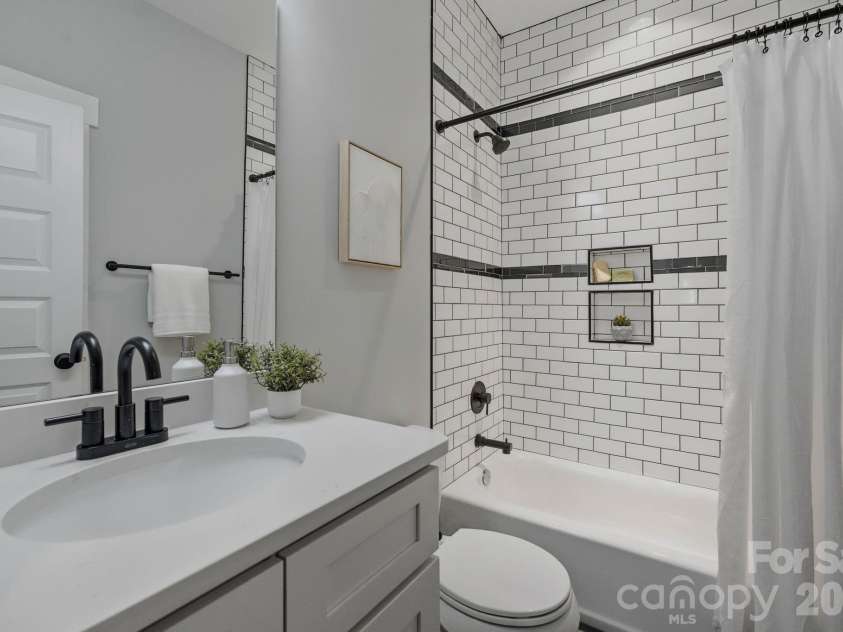 1416 Parkwood Avenue, Charlotte, NC 28205.  MLS# CAR4420784, YatesRealty ID 31035. 