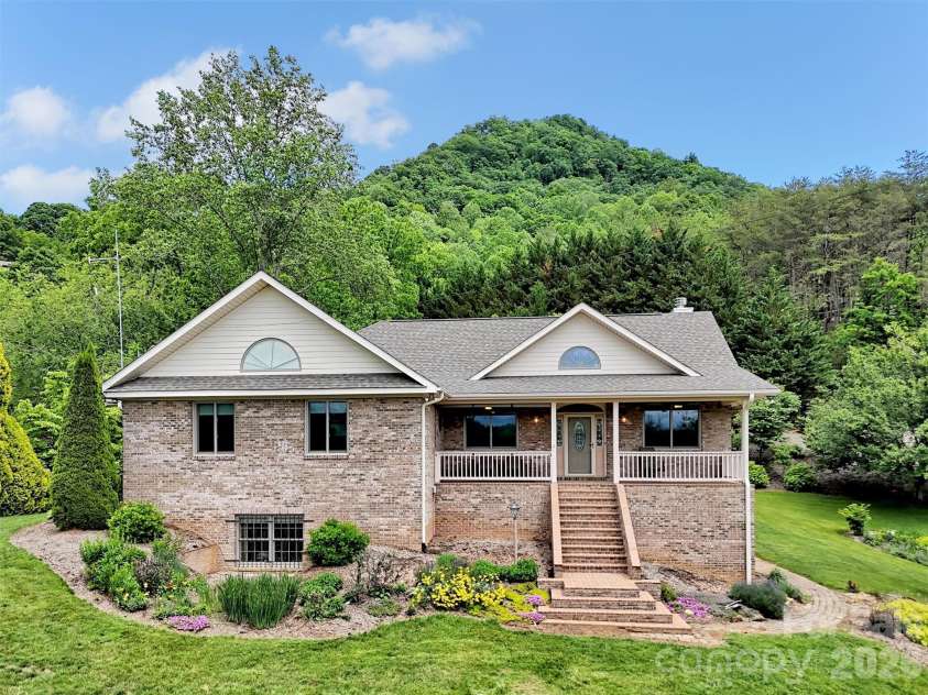 99 Mary Gray Drive, Clyde, NC 28721.  MLS# CAR4389889, YatesRealty ID 31036. 