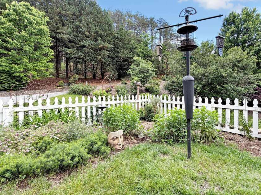 99 Mary Gray Drive, Clyde, NC 28721.  MLS# CAR4389889, YatesRealty ID 31036. 