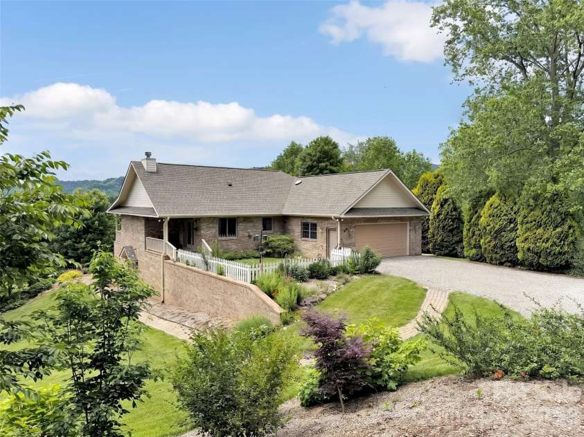 99 Mary Gray Drive, Clyde, NC 28721.  MLS# CAR4389889, YatesRealty ID 31036. 