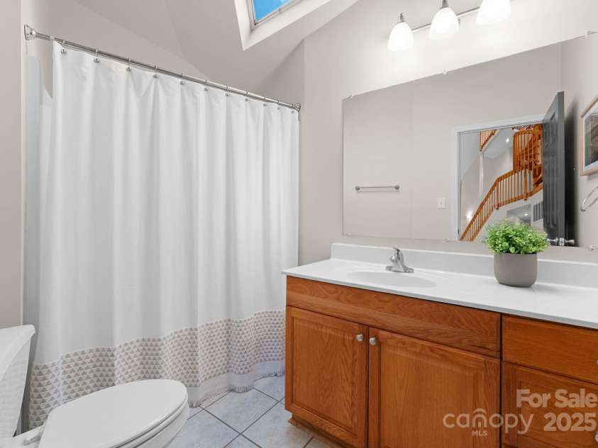 10200 Amsterdam Drive, Mount Pleasant, NC 28124.  MLS# CAR4213612, YatesRealty ID 31037. Full guest bathroom on second level