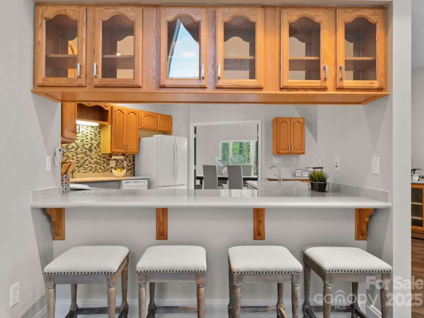 10200 Amsterdam Drive, Mount Pleasant, NC 28124.  MLS# CAR4213612, YatesRealty ID 31037. Kitchen breakfast bar