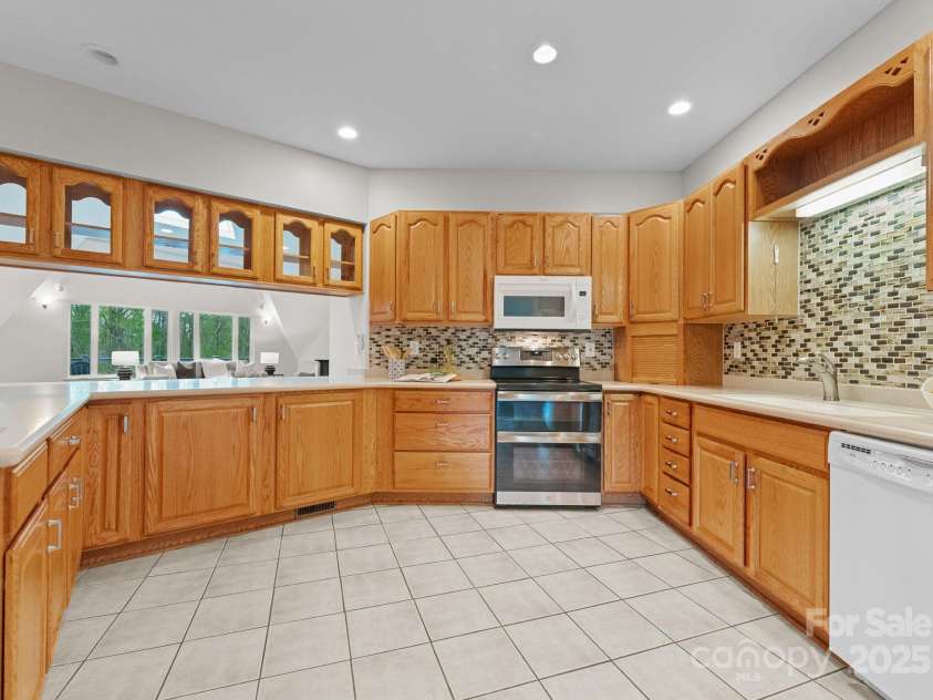 10200 Amsterdam Drive, Mount Pleasant, NC 28124.  MLS# CAR4213612, YatesRealty ID 31037. Open kitchen with plenty of storage and space