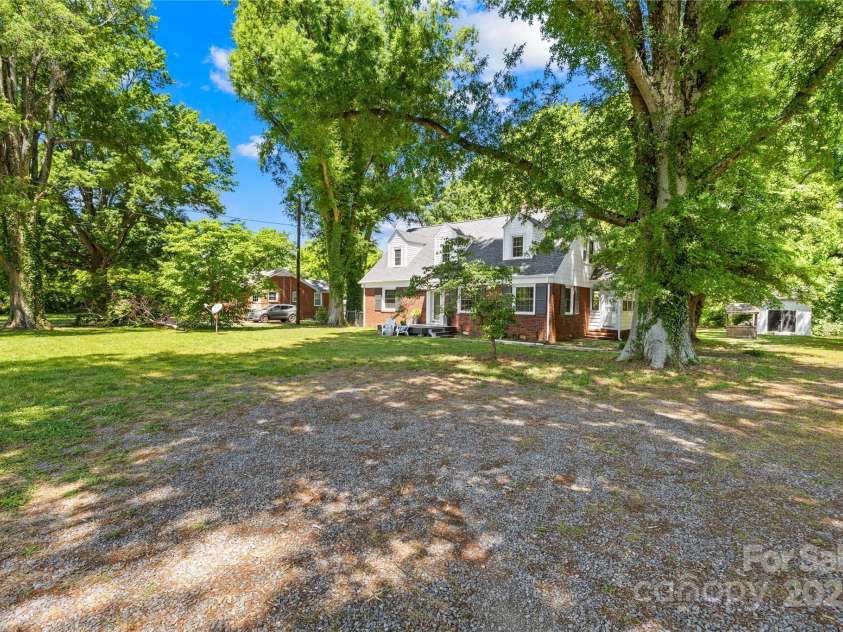 6012 Tuckaseegee Road, Charlotte, NC 28208.  MLS# CAR4252360, YatesRealty ID 31039. 