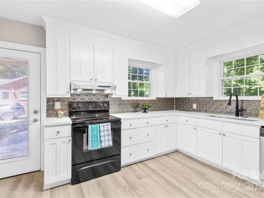 6012 Tuckaseegee Road, Charlotte, NC 28208.  MLS# CAR4252360, YatesRealty ID 31039. 