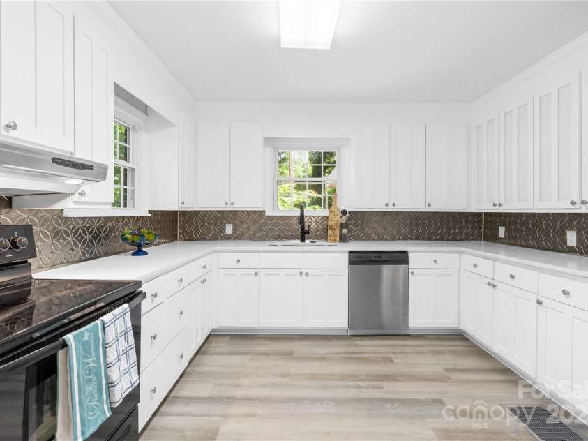 6012 Tuckaseegee Road, Charlotte, NC 28208.  MLS# CAR4252360, YatesRealty ID 31039. 