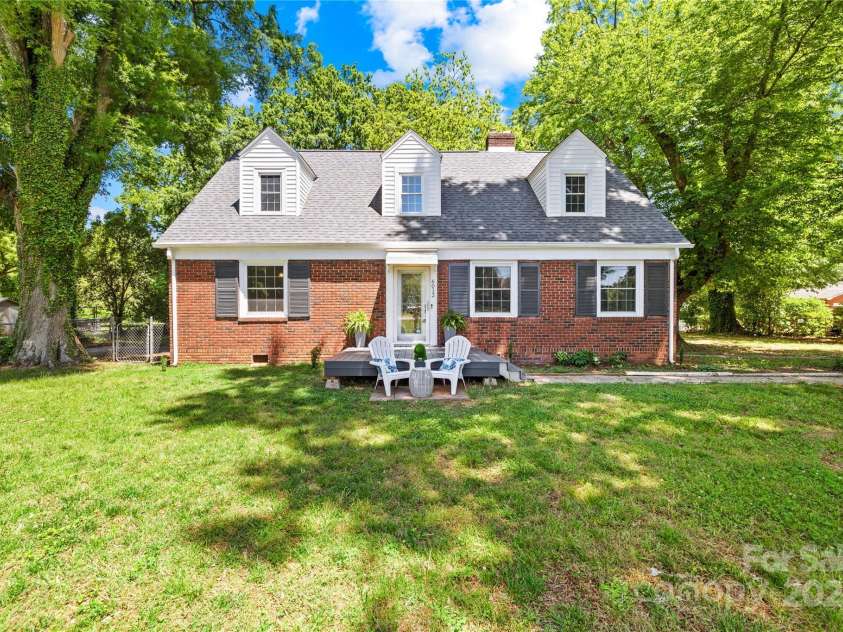6012 Tuckaseegee Road, Charlotte, NC 28208.  MLS# CAR4252360, YatesRealty ID 31039. 