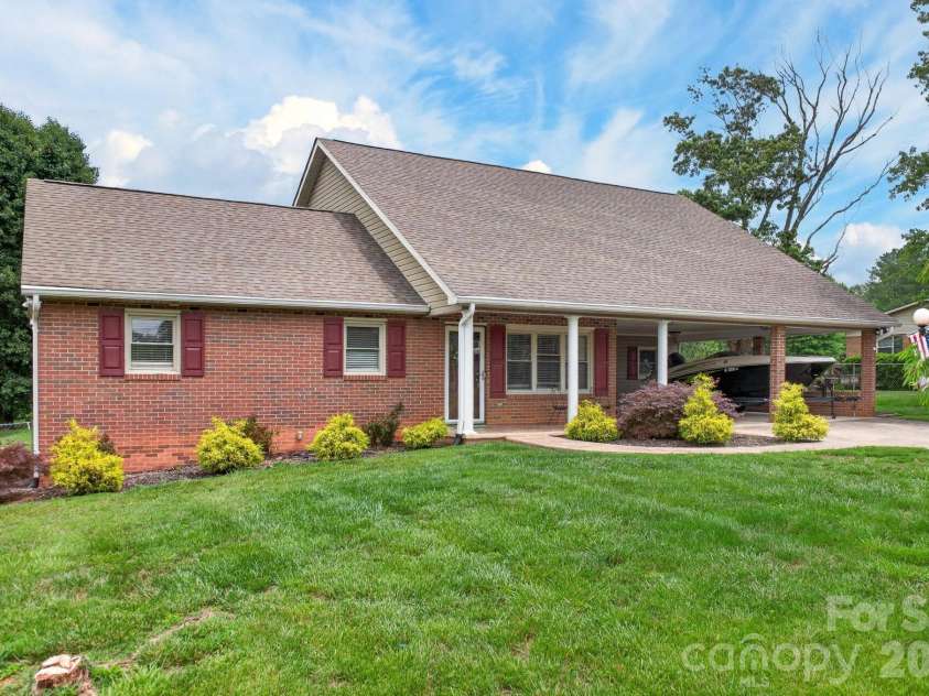 2411 Allendale Circle, Lenoir, NC 28645.  MLS# CAR4391717, YatesRealty ID 31041. 