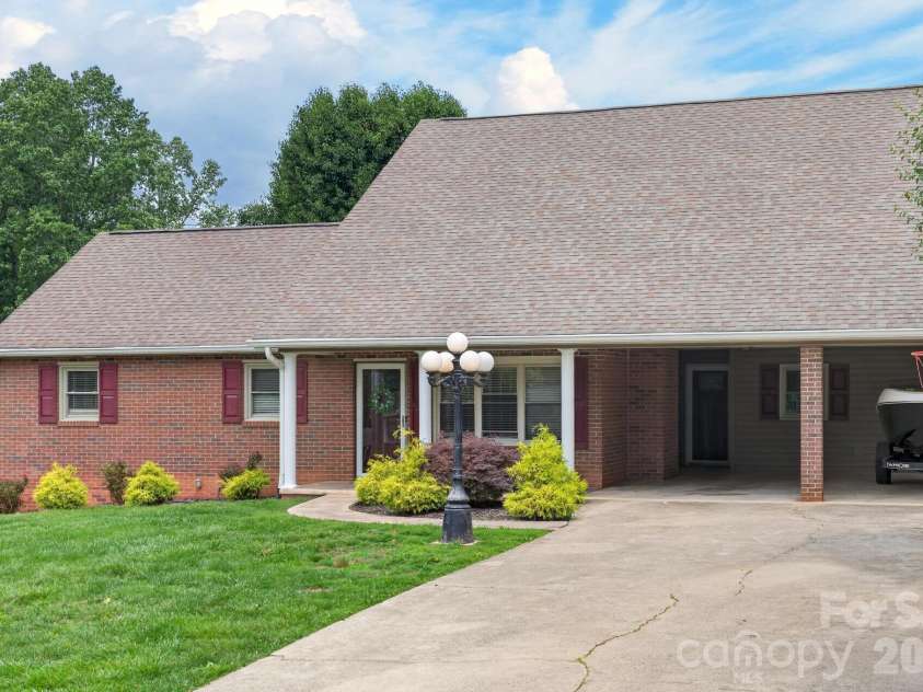 2411 Allendale Circle, Lenoir, NC 28645.  MLS# CAR4391717, YatesRealty ID 31041. 