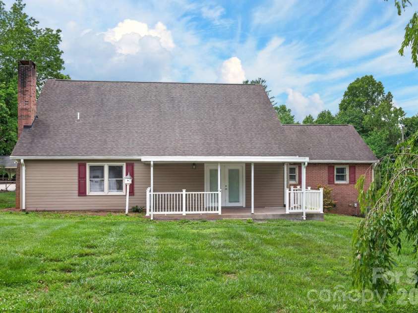 2411 Allendale Circle, Lenoir, NC 28645.  MLS# CAR4391717, YatesRealty ID 31041. 