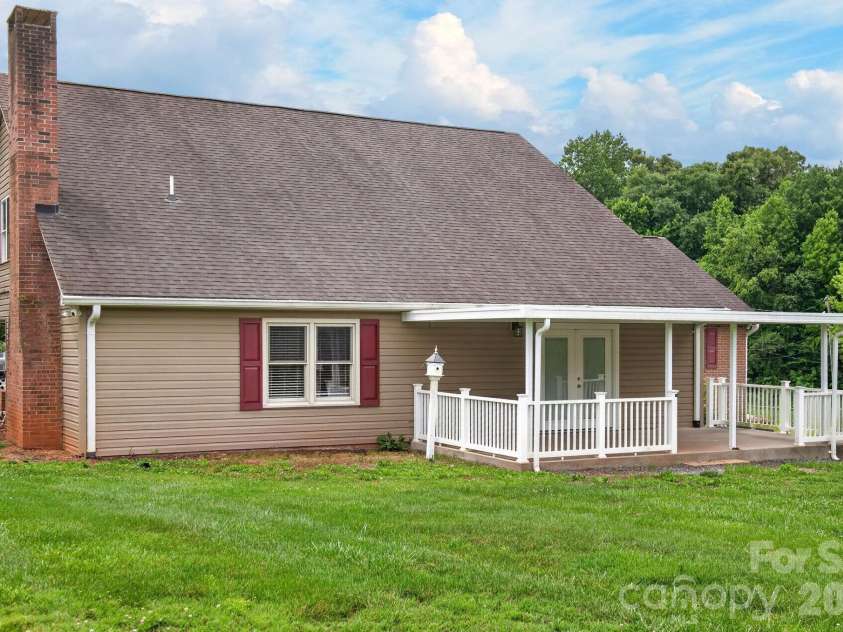 2411 Allendale Circle, Lenoir, NC 28645.  MLS# CAR4391717, YatesRealty ID 31041. 