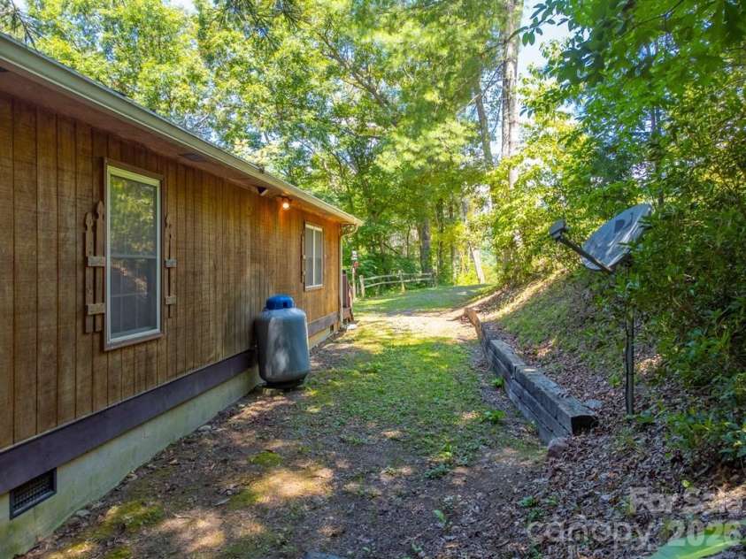 116 Keepsake Lane, Whittier, NC 28789.  MLS# CAR4394125, YatesRealty ID 31042. 