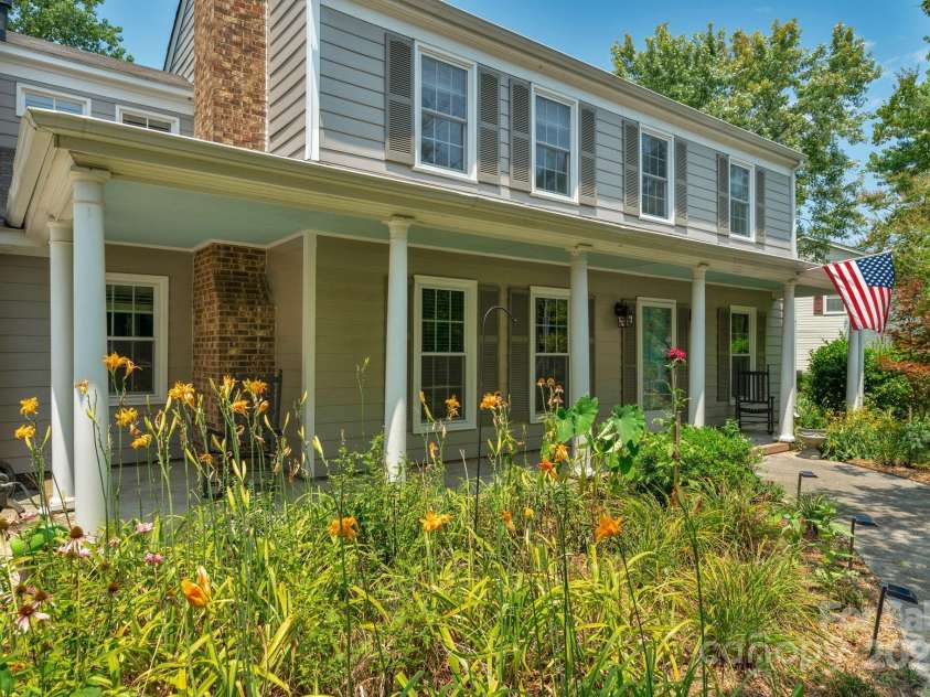 2125 Lawton Bluff Road, Charlotte, NC 28226.  MLS# CAR4275483, YatesRealty ID 31047. 