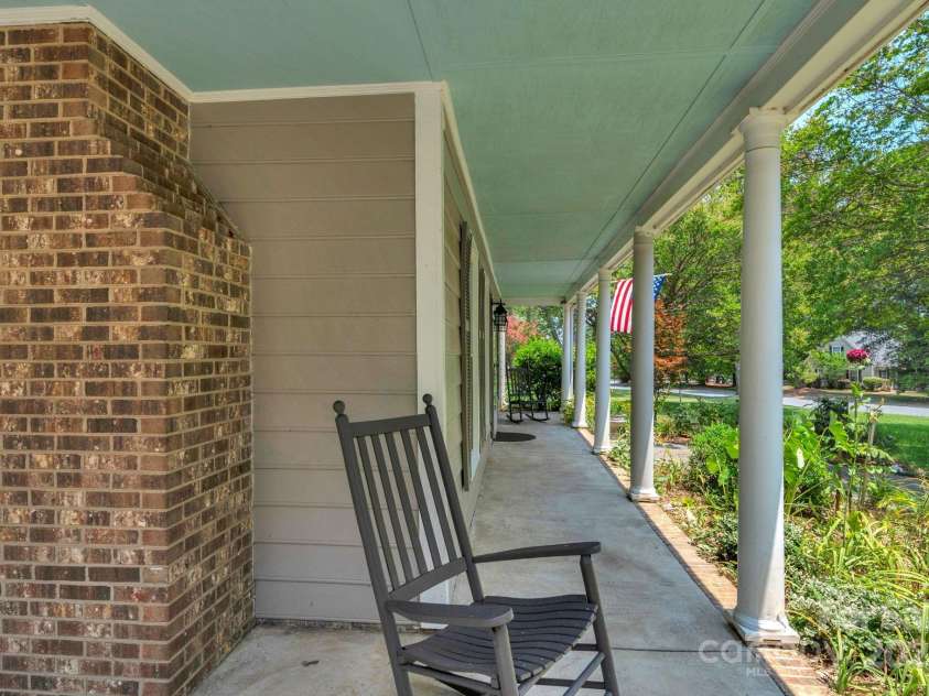 2125 Lawton Bluff Road, Charlotte, NC 28226.  MLS# CAR4275483, YatesRealty ID 31047. 