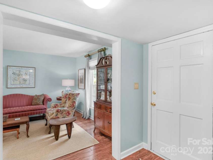2125 Lawton Bluff Road, Charlotte, NC 28226.  MLS# CAR4275483, YatesRealty ID 31047. 
