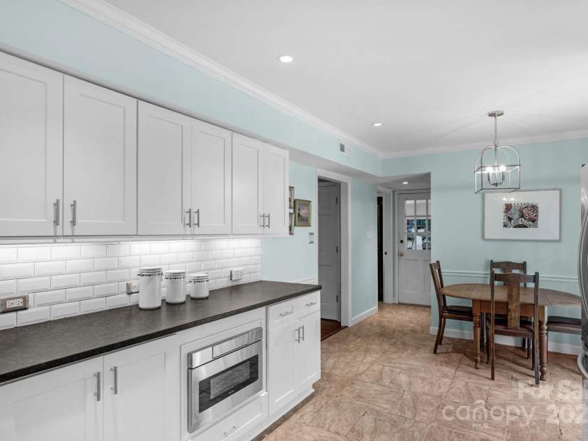 2125 Lawton Bluff Road, Charlotte, NC 28226.  MLS# CAR4275483, YatesRealty ID 31047. 