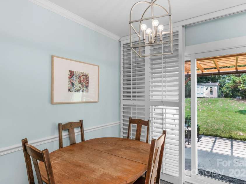 2125 Lawton Bluff Road, Charlotte, NC 28226.  MLS# CAR4275483, YatesRealty ID 31047. 