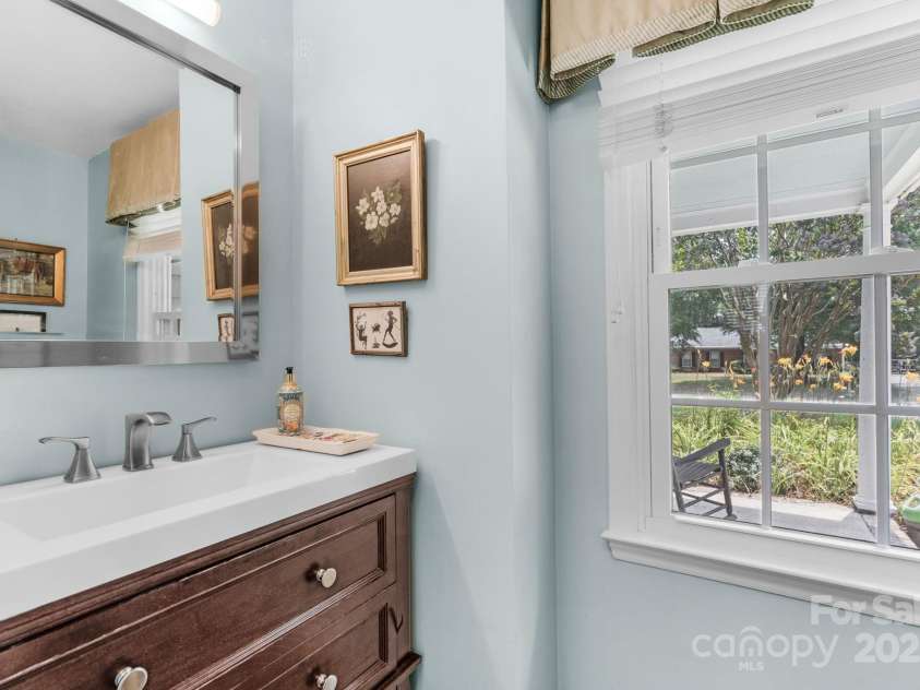 2125 Lawton Bluff Road, Charlotte, NC 28226.  MLS# CAR4275483, YatesRealty ID 31047. 