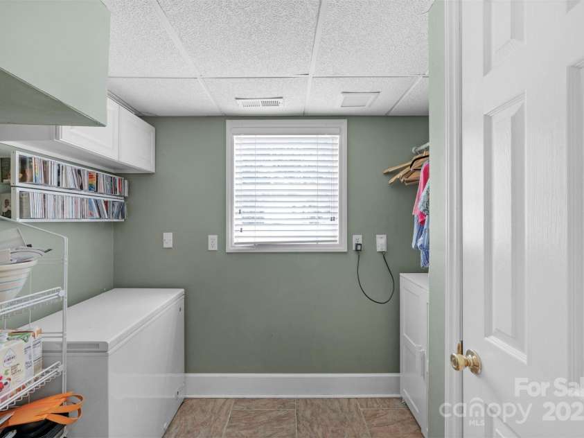 2125 Lawton Bluff Road, Charlotte, NC 28226.  MLS# CAR4275483, YatesRealty ID 31047. 