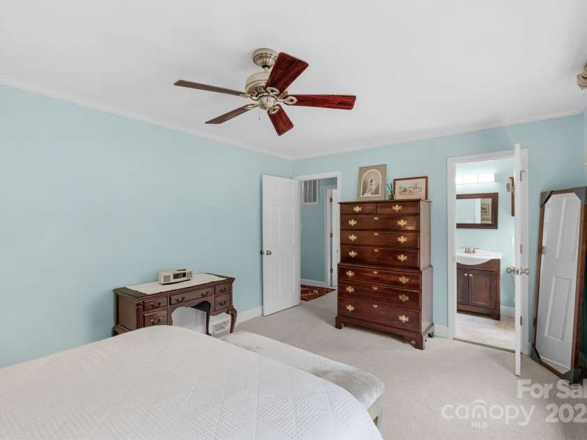 2125 Lawton Bluff Road, Charlotte, NC 28226.  MLS# CAR4275483, YatesRealty ID 31047. 