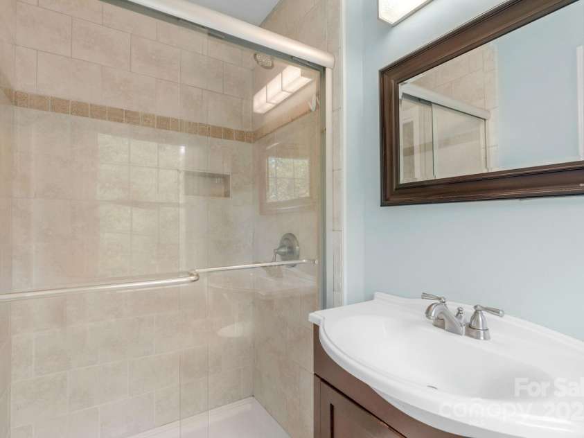 2125 Lawton Bluff Road, Charlotte, NC 28226.  MLS# CAR4275483, YatesRealty ID 31047. 