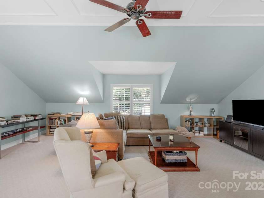 2125 Lawton Bluff Road, Charlotte, NC 28226.  MLS# CAR4275483, YatesRealty ID 31047. 