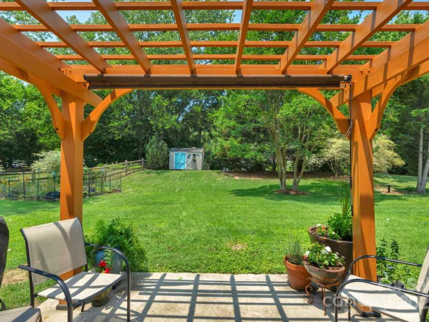 2125 Lawton Bluff Road, Charlotte, NC 28226.  MLS# CAR4275483, YatesRealty ID 31047. 