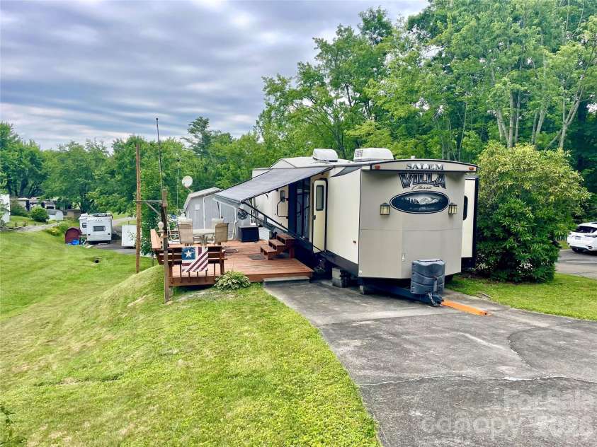 226 Saddle Ridge Drive, Ennice, NC 28623.  MLS# CAR4383260, YatesRealty ID 31048. 