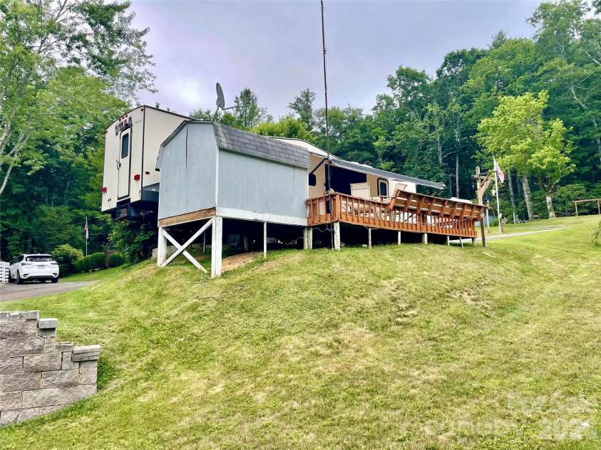 226 Saddle Ridge Drive, Ennice, NC 28623.  MLS# CAR4383260, YatesRealty ID 31048. 