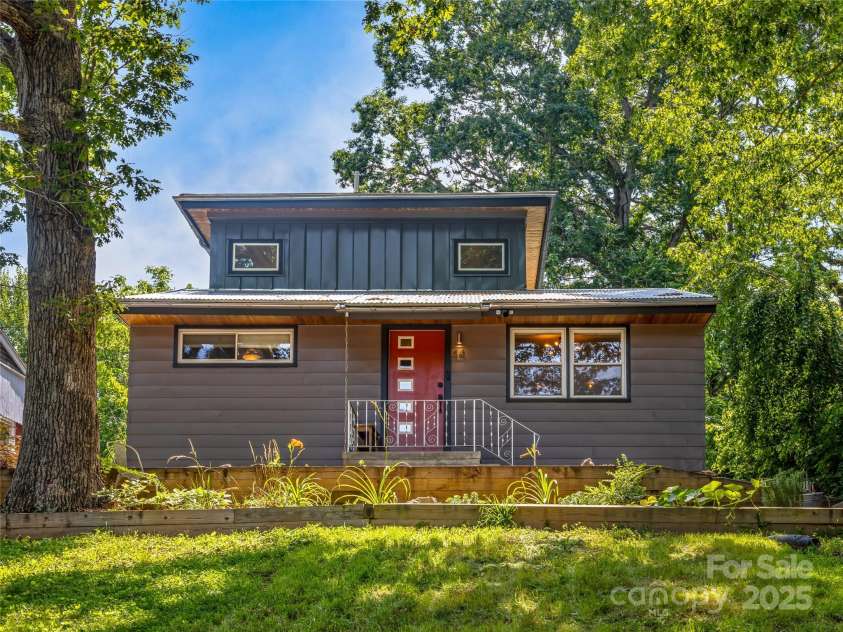 44 Broadview Avenue, Asheville, NC 28803.  MLS# CAR4276308, YatesRealty ID 31048. 