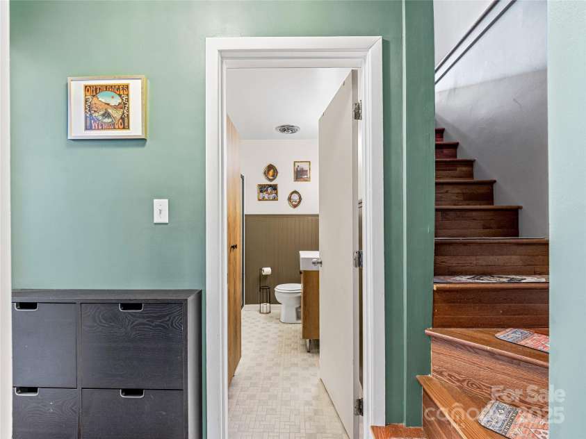 44 Broadview Avenue, Asheville, NC 28803.  MLS# CAR4276308, YatesRealty ID 31048. 