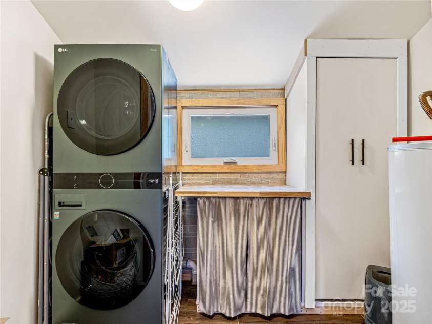 44 Broadview Avenue, Asheville, NC 28803.  MLS# CAR4276308, YatesRealty ID 31048. 