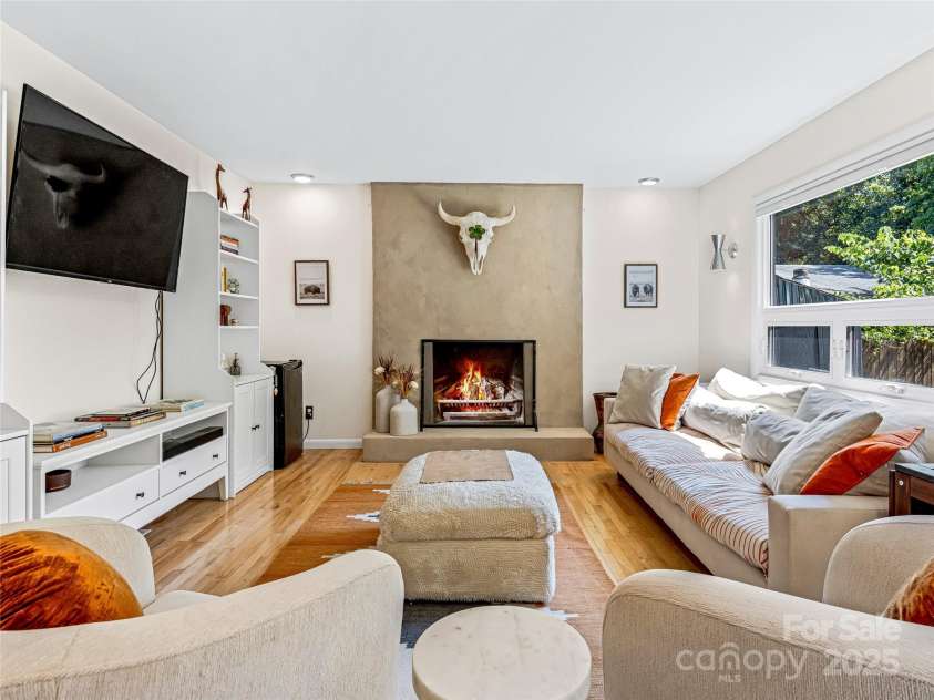 44 Broadview Avenue, Asheville, NC 28803.  MLS# CAR4276308, YatesRealty ID 31048. 