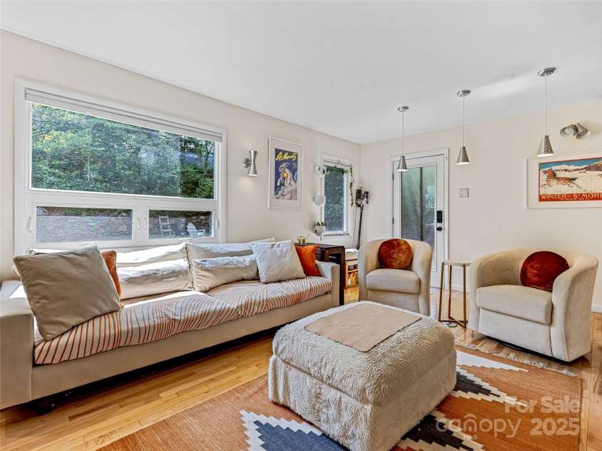 44 Broadview Avenue, Asheville, NC 28803.  MLS# CAR4276308, YatesRealty ID 31048. 