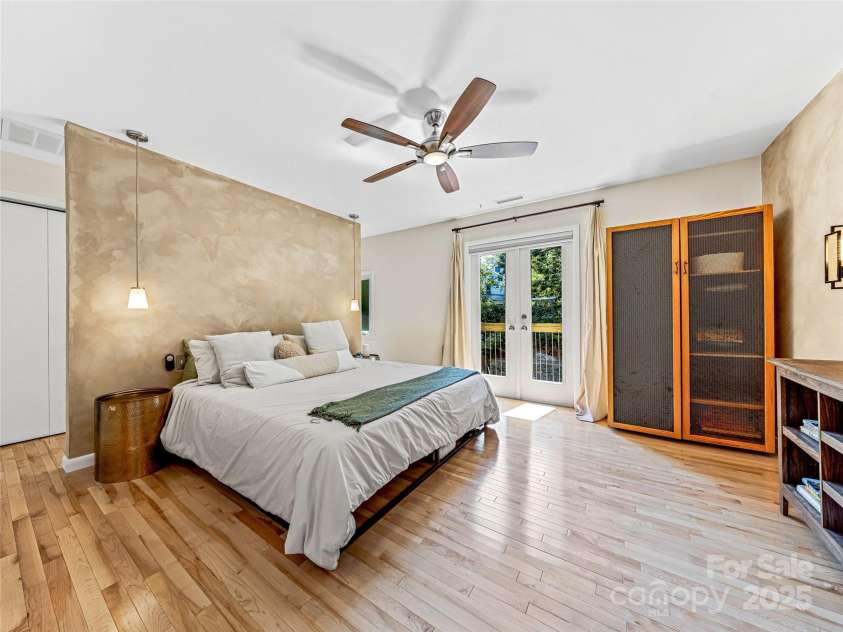 44 Broadview Avenue, Asheville, NC 28803.  MLS# CAR4276308, YatesRealty ID 31048. 