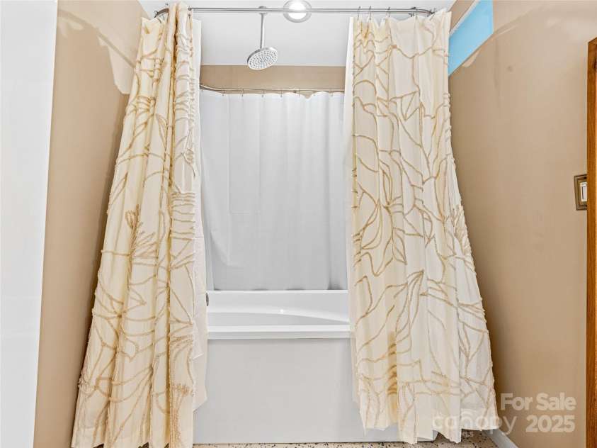 44 Broadview Avenue, Asheville, NC 28803.  MLS# CAR4276308, YatesRealty ID 31048. 