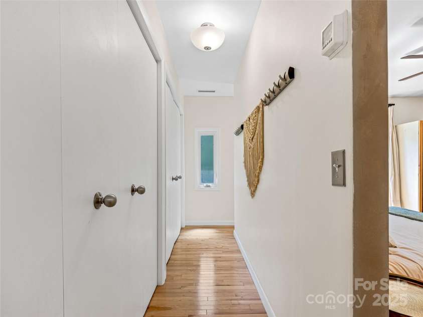 44 Broadview Avenue, Asheville, NC 28803.  MLS# CAR4276308, YatesRealty ID 31048. 