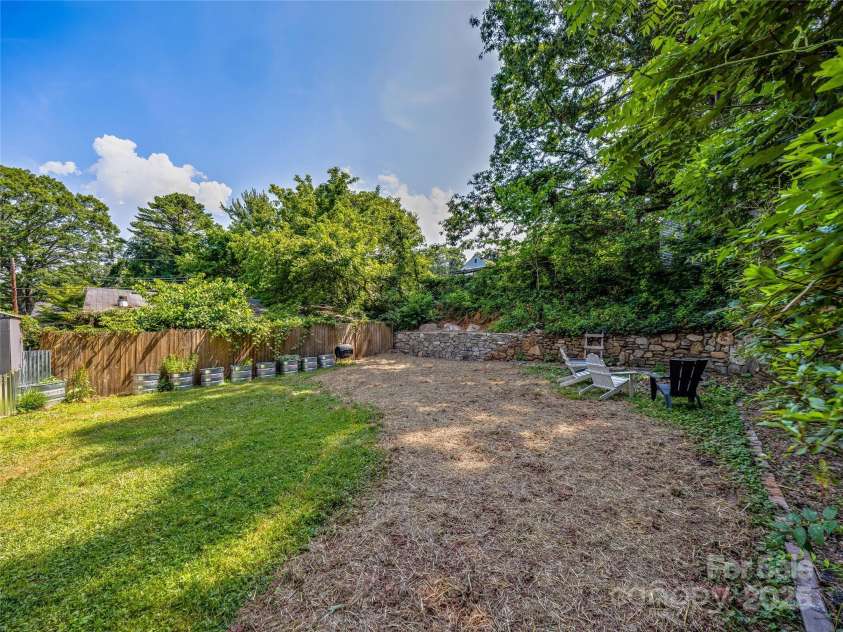 44 Broadview Avenue, Asheville, NC 28803.  MLS# CAR4276308, YatesRealty ID 31048. 