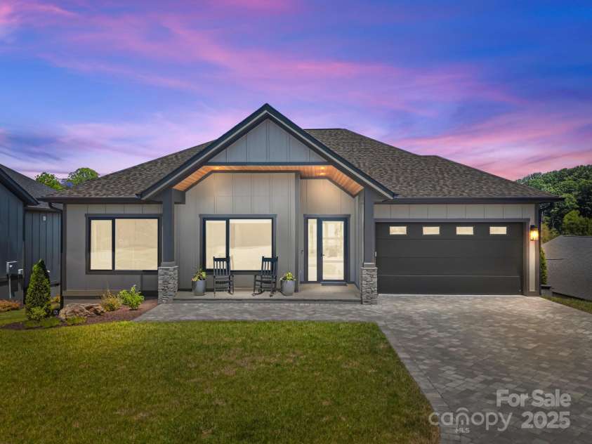 318 Avery Trail Drive, Arden, NC 28704.  MLS# CAR4276285, YatesRealty ID 31049. 