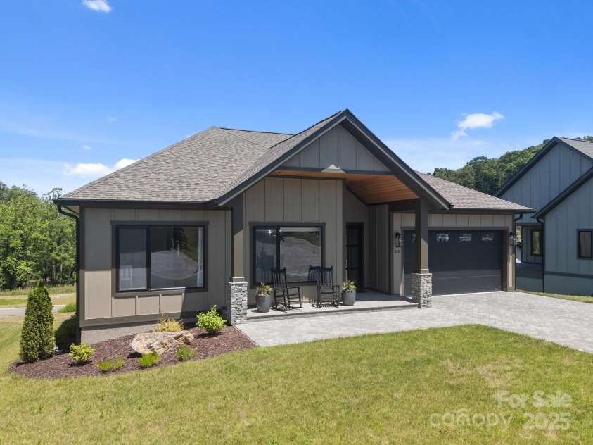 318 Avery Trail Drive, Arden, NC 28704.  MLS# CAR4276285, YatesRealty ID 31049. 