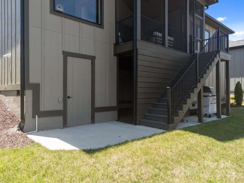 318 Avery Trail Drive, Arden, NC 28704.  MLS# CAR4276285, YatesRealty ID 31049. 